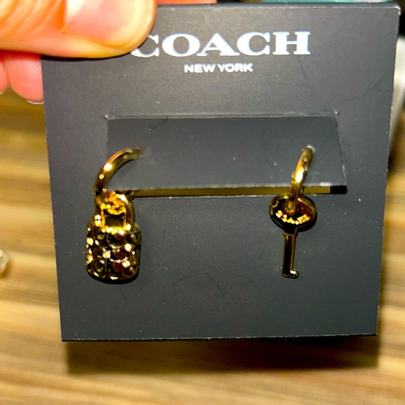 Coach earrings brand new never worn - Picture 1 of 3